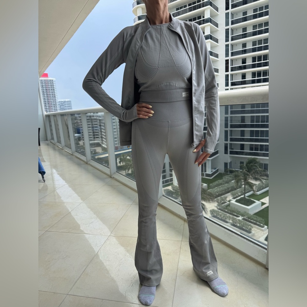 Gray Seamless Activewear Set - image 2